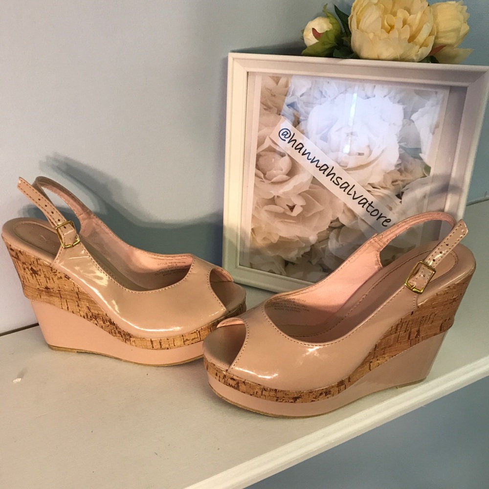 Dots women’s nude wedges size 8
